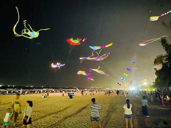Người dân và du khách sẽ xó dịp thưởng ngoạn “Đêm diều ánh sáng” tại Công viên Biển Đông trong khuôn khổ Lễ hội Tận hưởng Đà Nẵng 2026.