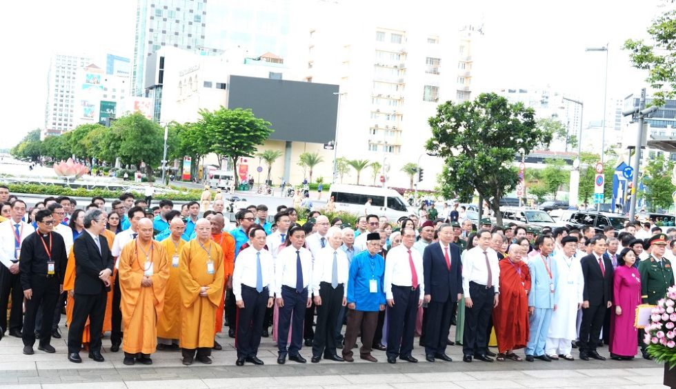 Lãnh đạo Đảng, Nhà nước dâng hoa tưởng nhớ Chủ tịch Hồ Chí Minh