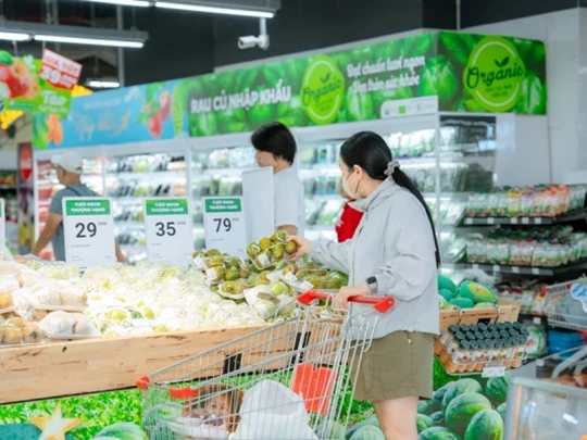 Giá xăng dầu giảm, nhiều mặt hàng vẫn 'không chịu' hạ