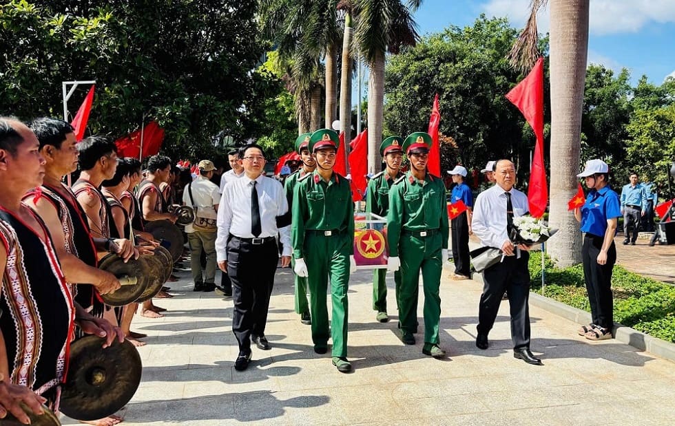 Gia Lai: 500 ngày đêm tìm tên cho những người nằm lại