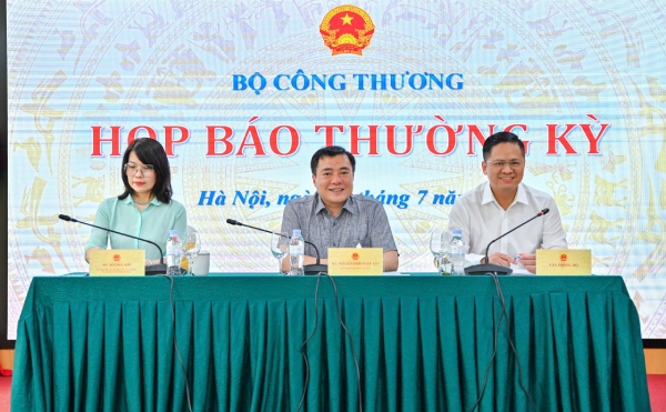 Xuất nhập khẩu đạt gần 550 tỷ USD