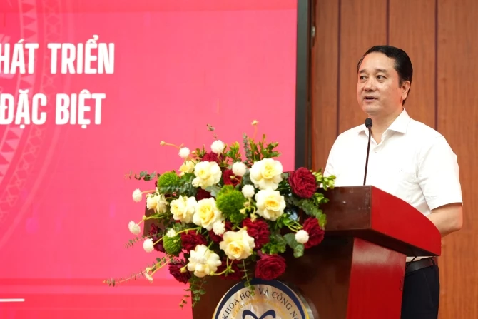 Giám đốc NAFOSTED Đào Ngọc Chiến phát biểu tại hội thảo.