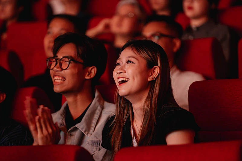 Khán giả trầm trồ trước những đại cảnh hoành tráng và công nghệ hiện đại được giới thiệu trong show diễn. Khán giả trầm trồ trước những đại cảnh hoành tráng và công nghệ hiện đại được giới thiệu trong show diễn.