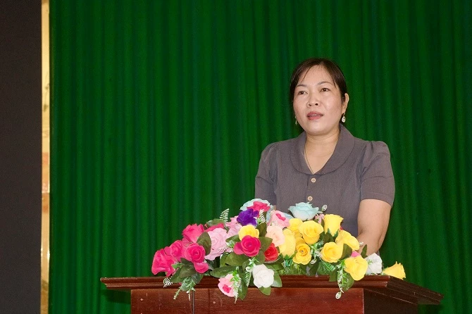à Trần Thị Ngọc Mai - Chủ tịch Ủy ban Mặt trận Tổ quốc Việt Nam xã Giồng Trôm;