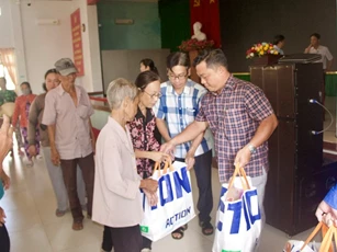 Vĩnh Long: Lan tỏa trách nhiệm xã hội qua hoạt động từ thiện tại Giồng Trôm