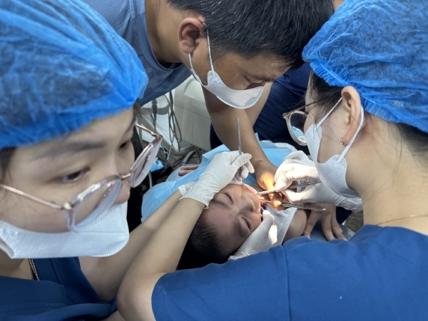 Hải Phòng: Hơn 20 trẻ bại não được khám, điều trị răng miễn phí