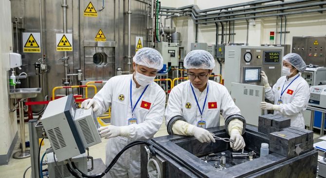 Đề xuất phụ cấp ưu đãi nghề cao nhất 70% cho người làm trong lĩnh vực năng lượng nguyên tử