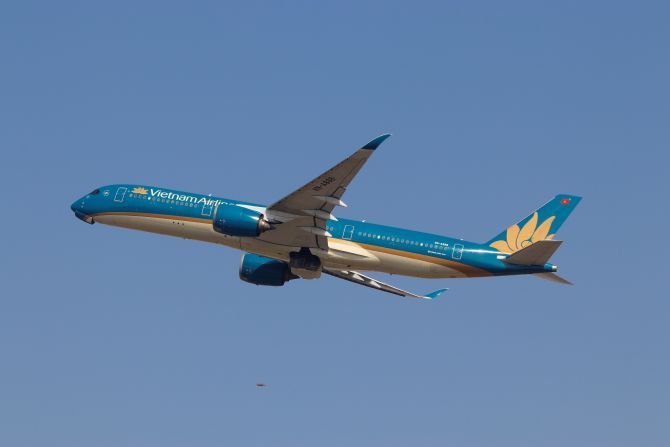 Cổ phiếu Vietnam Airlines thoát cảnh chỉ được giao dịch buổi chiều