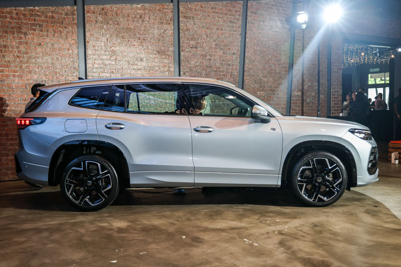 SUV 7 chỗ thiết kế cá tính, công suất 265 mã lực, giá hơn 1,2 tỷ đồng