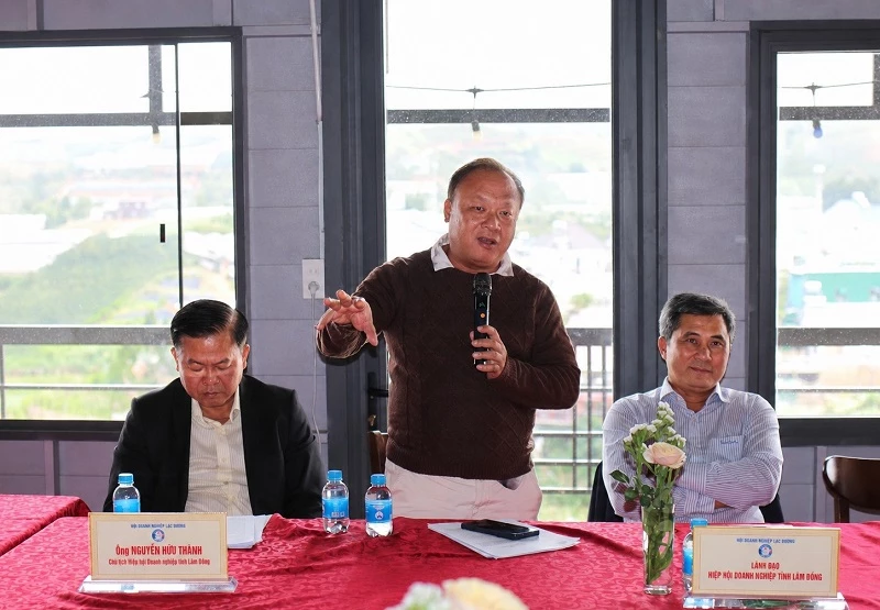 Ông Trịnh Bá Dũng - Phó Chủ tịch Hiệp hội Doanh nghiệp tỉnh Lâm Đồng, chia sẻ tại toạ đàm. Ông Trịnh Bá Dũng - Phó Chủ tịch Hiệp hội Doanh nghiệp tỉnh Lâm Đồng, chia sẻ tại toạ đàm.