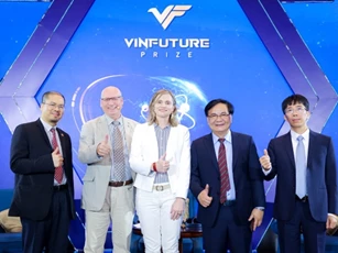 Đưa tri thức toàn cầu vào giải quyết bài toán Việt Nam