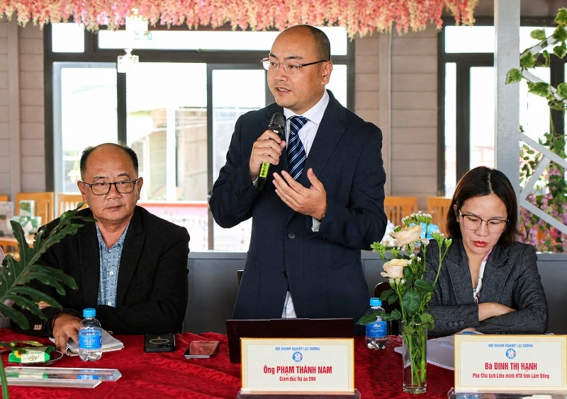 Ông Phạm Thành Nam - Quản lý Dự án “Nâng cao giá trị và phát triển bền vững ngành cà phê Việt Nam” của Tổ chức Phát triển Hà Lan (SNV), chia sẻ tại toạ đàm. Ông Phạm Thành Nam - Quản lý Dự án “Nâng cao giá trị và phát triển bền vững ngành cà phê Việt Nam” của Tổ chức Phát triển Hà Lan (SNV), chia sẻ tại toạ đàm.