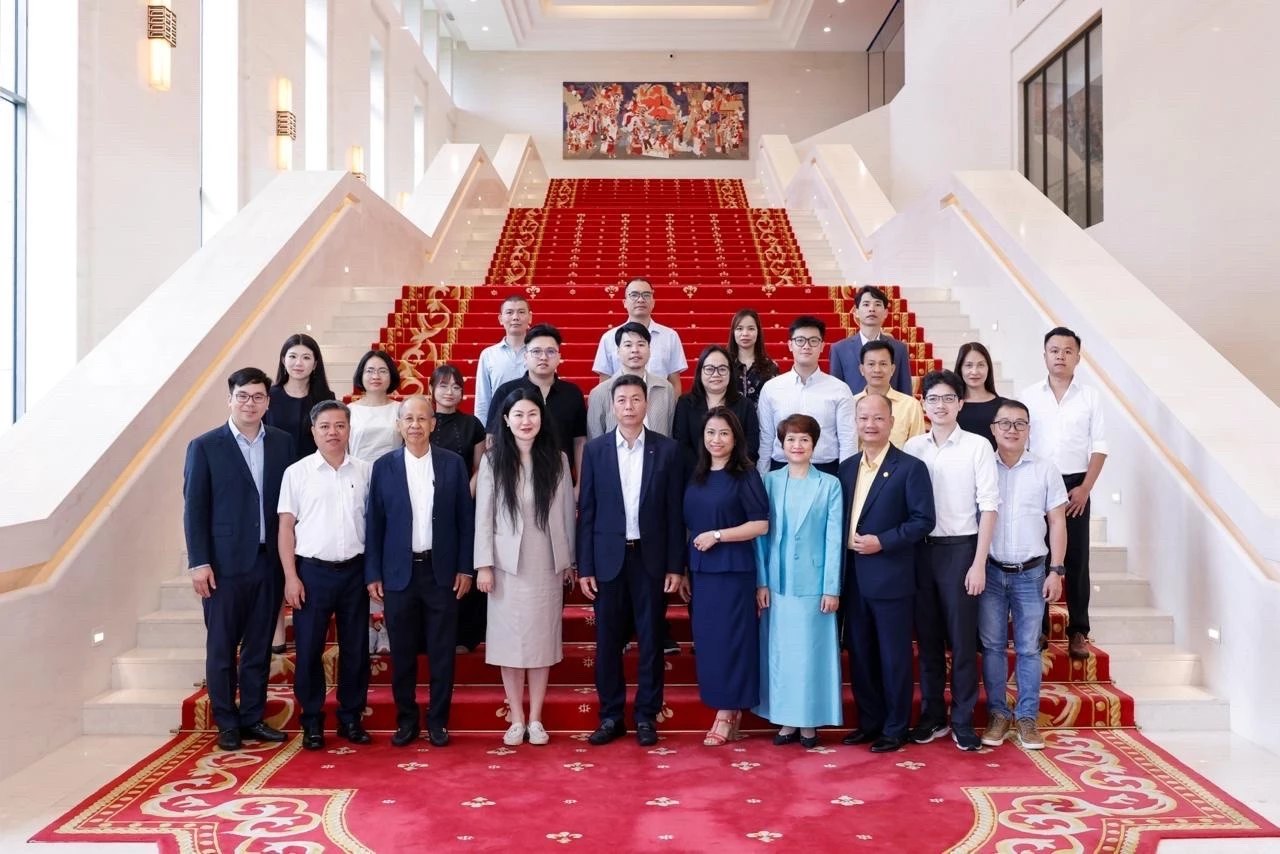 Chuyến công tác Thâm Quyến đã mang lại nhiều bài học cho các thành viên đoàn. Ảnh: VST. Chuyến công tác Thâm Quyến đã mang lại nhiều bài học cho các thành viên đoàn. Ảnh: VST.