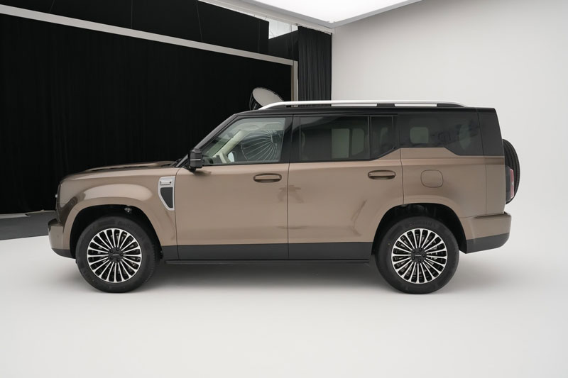 SUV dài gần 5,3 mét, mạnh 598 mã lực, giá chưa tới 900 triệu đồng