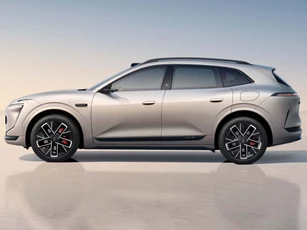 SUV hạng sang mạnh 968 mã lực, trang bị tiên tiến, giá gần 1 tỷ đồng