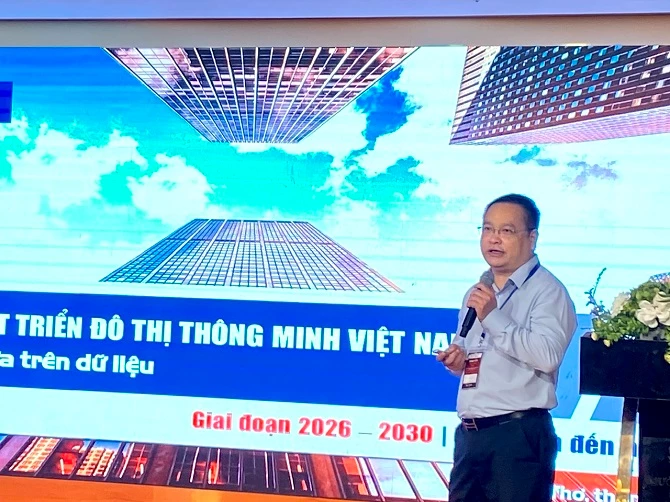 Ảnh 2- Ông Lê Hoàng Trung - Phó Cục trưởng Cục Phát triển đô thị (Bộ Xây dựng) đề xuất các giải pháp phát triển ĐTTM TP Cần Thơ. Ảnh 2- Ông Lê Hoàng Trung - Phó Cục trưởng Cục Phát triển đô thị (Bộ Xây dựng) đề xuất các giải pháp phát triển ĐTTM TP Cần Thơ.