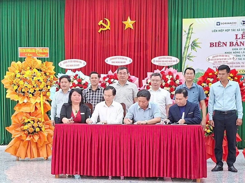 UBND xã Đình Cương, Liên hiệp HTX Dâu tằm tơ và Du lịch sinh thái Việt Nam, Khoa Nông Lâm Ngư thuộc Trường Đại học Nghệ An và Công ty TNHH Sorimachi Việt Nam đã ký kết biên bản ghi nhớ hợp tác. UBND xã Đình Cương, Liên hiệp HTX Dâu tằm tơ và Du lịch sinh thái Việt Nam, Khoa Nông Lâm Ngư thuộc Trường Đại học Nghệ An và Công ty TNHH Sorimachi Việt Nam đã ký kết biên bản ghi nhớ hợp tác.
