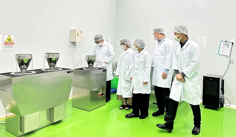 Đoàn công tác khảo sát quy trình sản xuất tại Công ty Cổ phần Thực phẩm Dinh dưỡng Đà Lạt (Datino).