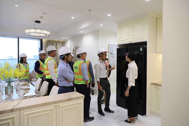 Khách hàng, chuyên gia phân tích, đại diện Quỹ đầu tư và cộng đồng tài chính tham quan dự án và không gian căn hộ mẫu The Grand Manhattan hồi giữa tháng 7/2026. Khách hàng, chuyên gia phân tích, đại diện Quỹ đầu tư và cộng đồng tài chính tham quan dự án và không gian căn hộ mẫu The Grand Manhattan hồi giữa tháng 7/2026.