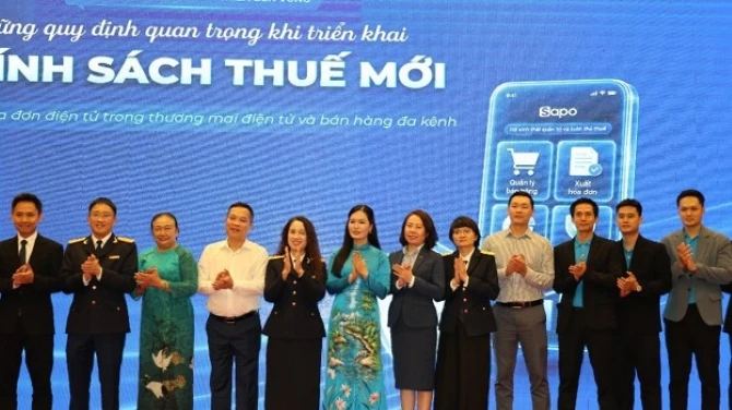 Ảnh: Bà Phạm Thị Mai Anh – PGĐ Khối Ngân hàng số MB cùng đại diện các đơn vị tổ chức. Ảnh: Bà Phạm Thị Mai Anh – PGĐ Khối Ngân hàng số MB cùng đại diện các đơn vị tổ chức.