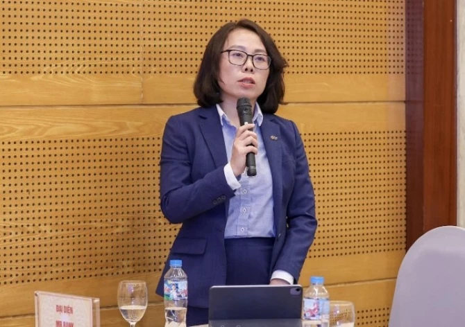 Ảnh: Đại diện MB giải đáp băn khoăn của hộ kinh doanh. Ảnh: Đại diện MB giải đáp băn khoăn của hộ kinh doanh.