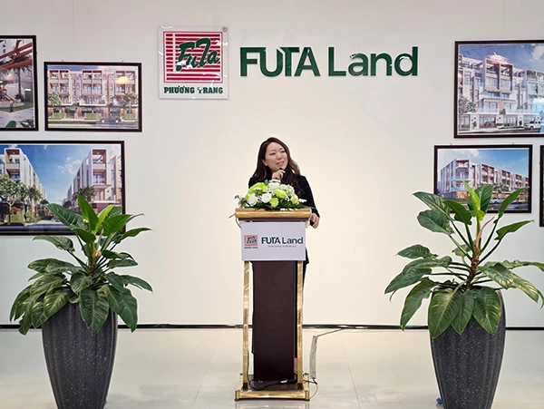 Và bà Maria Ariizumi - Phó Chủ tịch Phát triển khu vực Đông Nam Á của Hilton phát biểu tại lễ ký kết. Và bà Maria Ariizumi - Phó Chủ tịch Phát triển khu vực Đông Nam Á của Hilton phát biểu tại lễ ký kết.