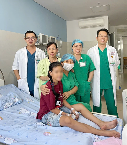 Cháu T.B.T đã hoàn toàn tỉnh táo, giao tiếp tốt, da niêm mạc hồng hào, tự ăn uống và phục hồi.