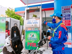 Xung đột địa chính trị đẩy giá xăng dầu tăng vọt