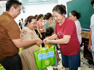 TP Hồ Chí Minh: Phường Tân Tạo phối hợp chăm lo công nhân hoàn cảnh khó khăn