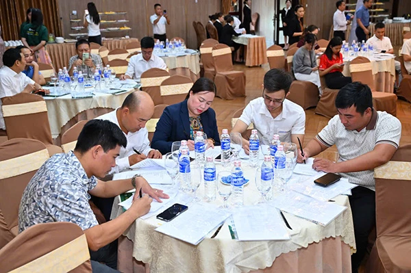 Các doanh nghiệp tham dự hội thảo đăng ký tham dự khoá tập huấn doanh nghiệp/tư vấn 1 - 1.