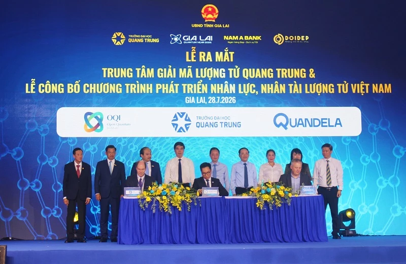 Trường Đại học Quang Trung ký kết hợp tác với Quandela (Pháp) và Viện Lượng tử Mở (OQI, Thuỵ Sĩ).