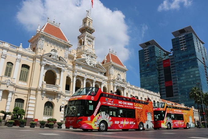 TP Hồ Chí Minh: Nghiên cứu đổi toàn bộ xe công vụ, xe buýt sang xe điện
