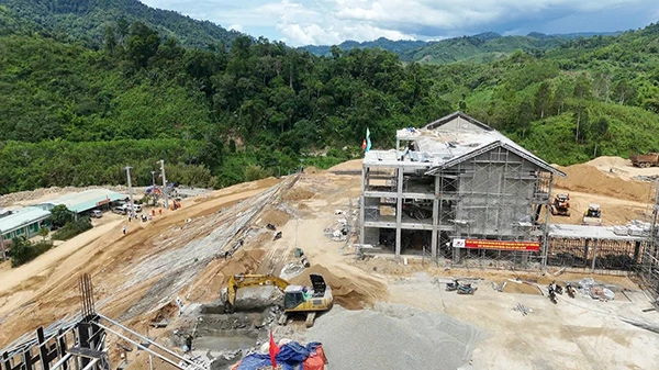 Nguồn điện phục vụ cho việc xây dựng và hoạt động của 3 điểm trường đã sẵn sàng. Nguồn điện phục vụ cho việc xây dựng và hoạt động của 3 điểm trường đã sẵn sàng.