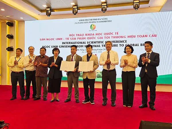 Ký kết hợp tác giữa Hội Sâm Ngọc Linh Quảng Nam (nay là TP Đà Nẵng) với đối tác Hàn Quốc. Ký kết hợp tác giữa Hội Sâm Ngọc Linh Quảng Nam (nay là TP Đà Nẵng) với đối tác Hàn Quốc.