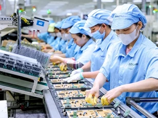 PMI tháng 7 tăng lên 52,9 điểm, ngành sản xuất bứt phá mạnh mẽ