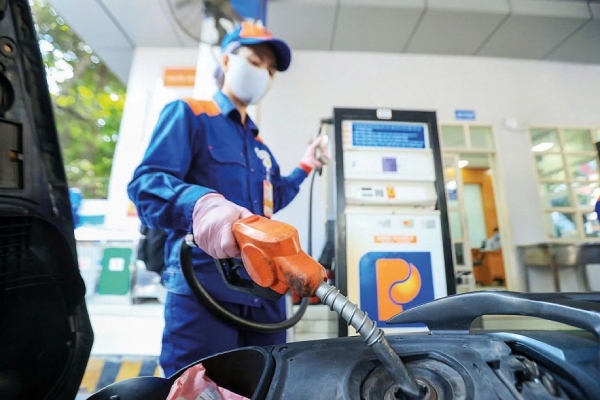Triển khai quyết liệt nhiều chính sách miễn, giảm thuế cho xăng dầu