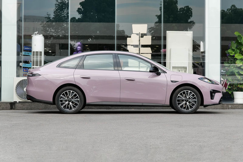 Xe sedan hạng D công suất 224 mã lực, giá chưa tới 400 triệu đồng