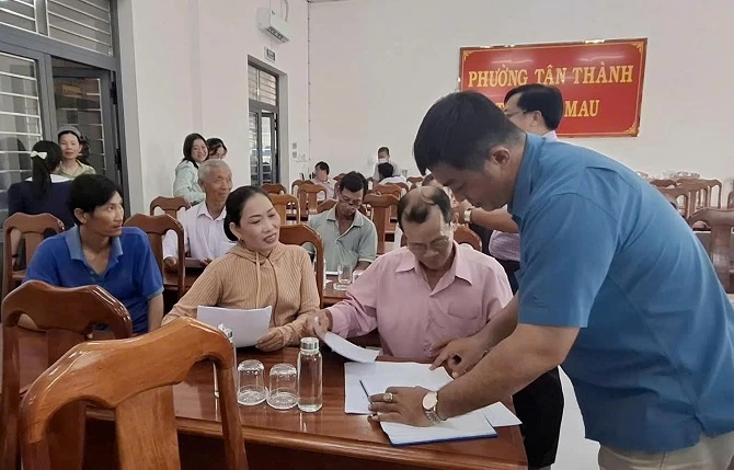 2- Người dân đồng ý ký xác nhận vào phương án hỗ trợ của chính quyền địa phương công bố. 2- Người dân đồng ý ký xác nhận vào phương án hỗ trợ của chính quyền địa phương công bố.