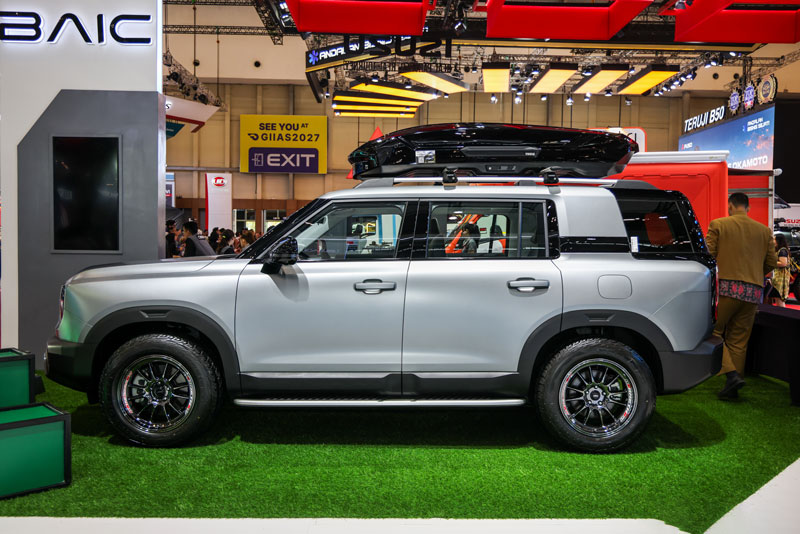 SUV địa hình dài hơn 4,7 mét, công suất 409 mã lực, giá chưa tới 800 triệu đồng