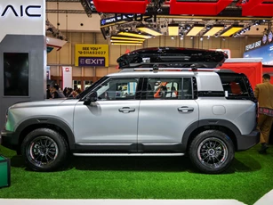 SUV địa hình dài hơn 4,7 mét, công suất 409 mã lực, giá chưa tới 800 triệu đồng