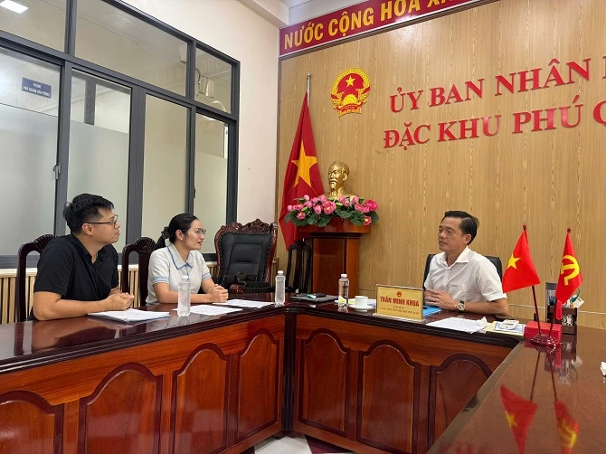 Tại buổi làm việc, ông Trần Minh Khoa - Chủ tịch UBND đặc khu Phú Quốc cho rằng, địa phương sẽ xem x&eacute;t vụ việc nghiêm túc, khách quan và thực hiện đúng quy định.
