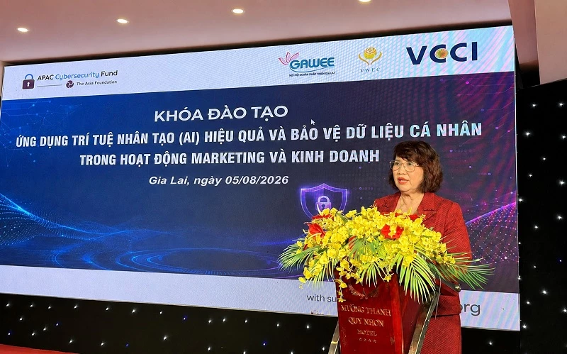 Bà Đồng Thị Ánh - Ủy viên Ban Chấp hành VCCI, Chủ tịch Hội Nữ doanh nhân tỉnh Gia Lai, phát biểu khai mạc.
