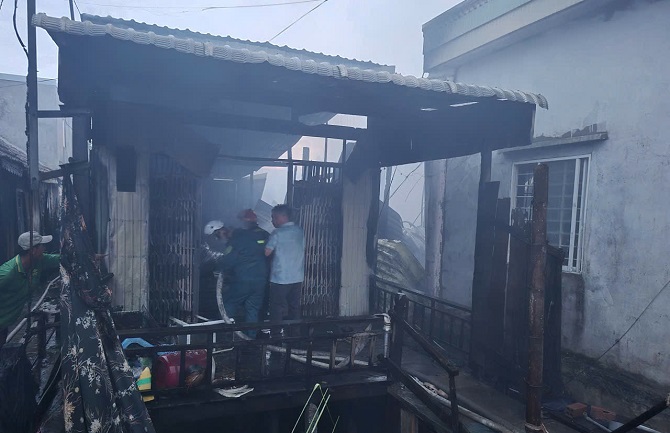 An Giang hỗ trợ khẩn cấp các hộ dân bị cháy nhà ở khu dân cư