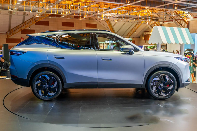 SUV hạng C mạnh 360 mã lực, di chuyển 95km không cần đổ xăng, giá hơn 1 tỷ đồng