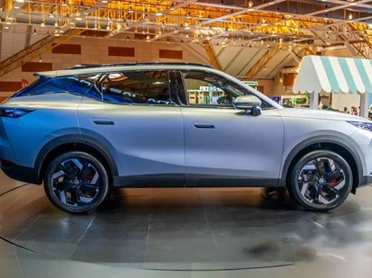 SUV hạng C mạnh 360 mã lực, di chuyển 95km không cần đổ xăng, giá hơn 1 tỷ đồng