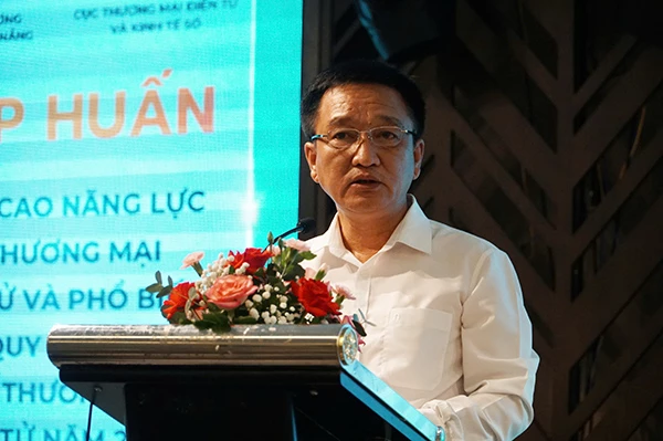 Phó Giám đốc Sở Công Thương Đà Nẵng chia sẻ tại buổi tập huấn.
