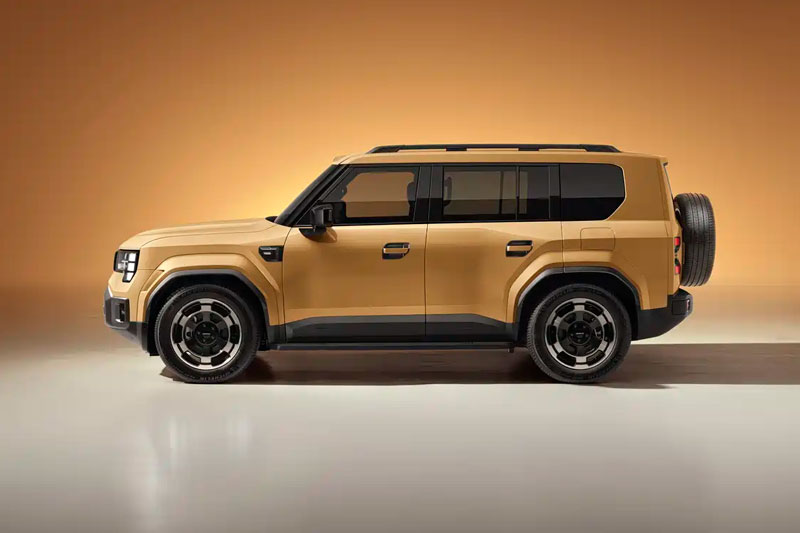 SUV địa hình dài hơn 5 mét, công suất 536 mã lực, giá gần 1 tỷ đồng