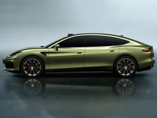 Xe sedan thể thao dài hơn 5 mét, mạnh 666 mã lực, giá gần 1 tỷ đồng