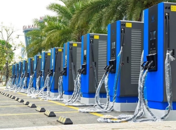 Bộ Xây dựng yêu cầu phủ trạm sạc điện trên cao tốc