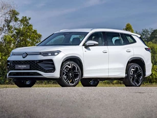 SUV 7 chỗ thiết kế cá tính, công suất 261 mã lực, giá hơn 1,5 tỷ đồng